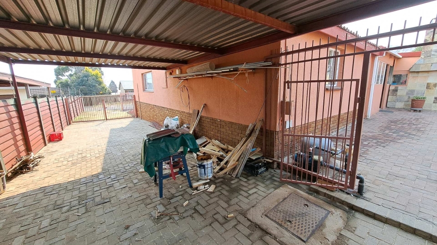 4 Bedroom Property for Sale in Fleurdal Free State